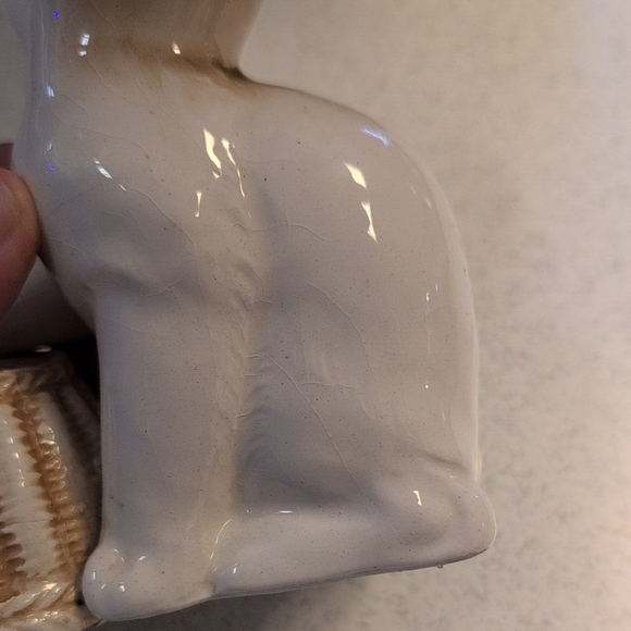 Ceramic Cat Figurine with Basket - Brown and Cream - Picture 4 of 7